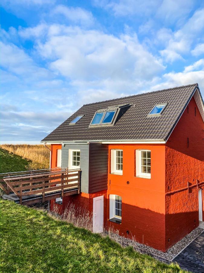 Three-Bedroom House,1046926702:JPEG