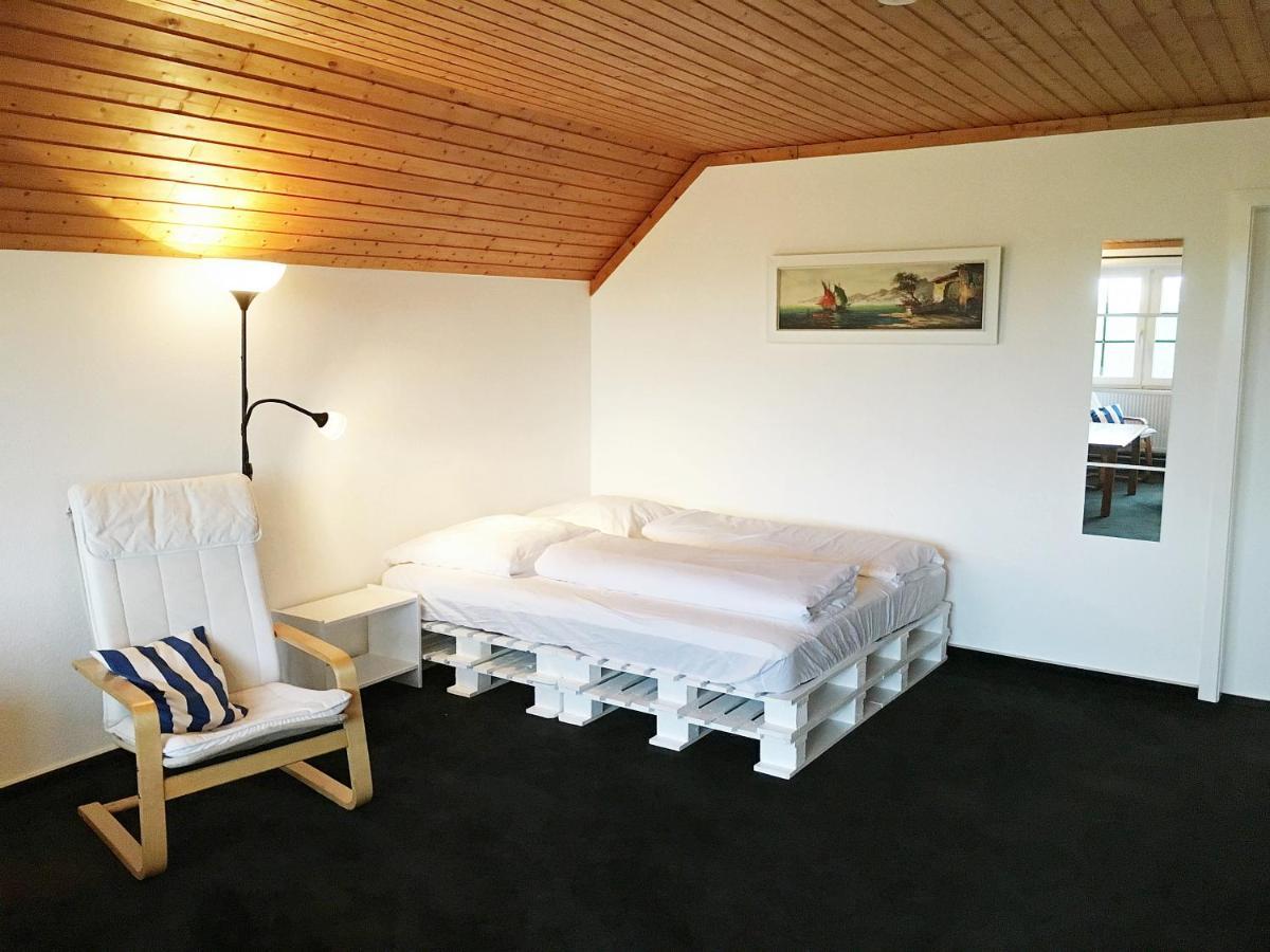 Six-Bedroom House,1044073054:JPEG