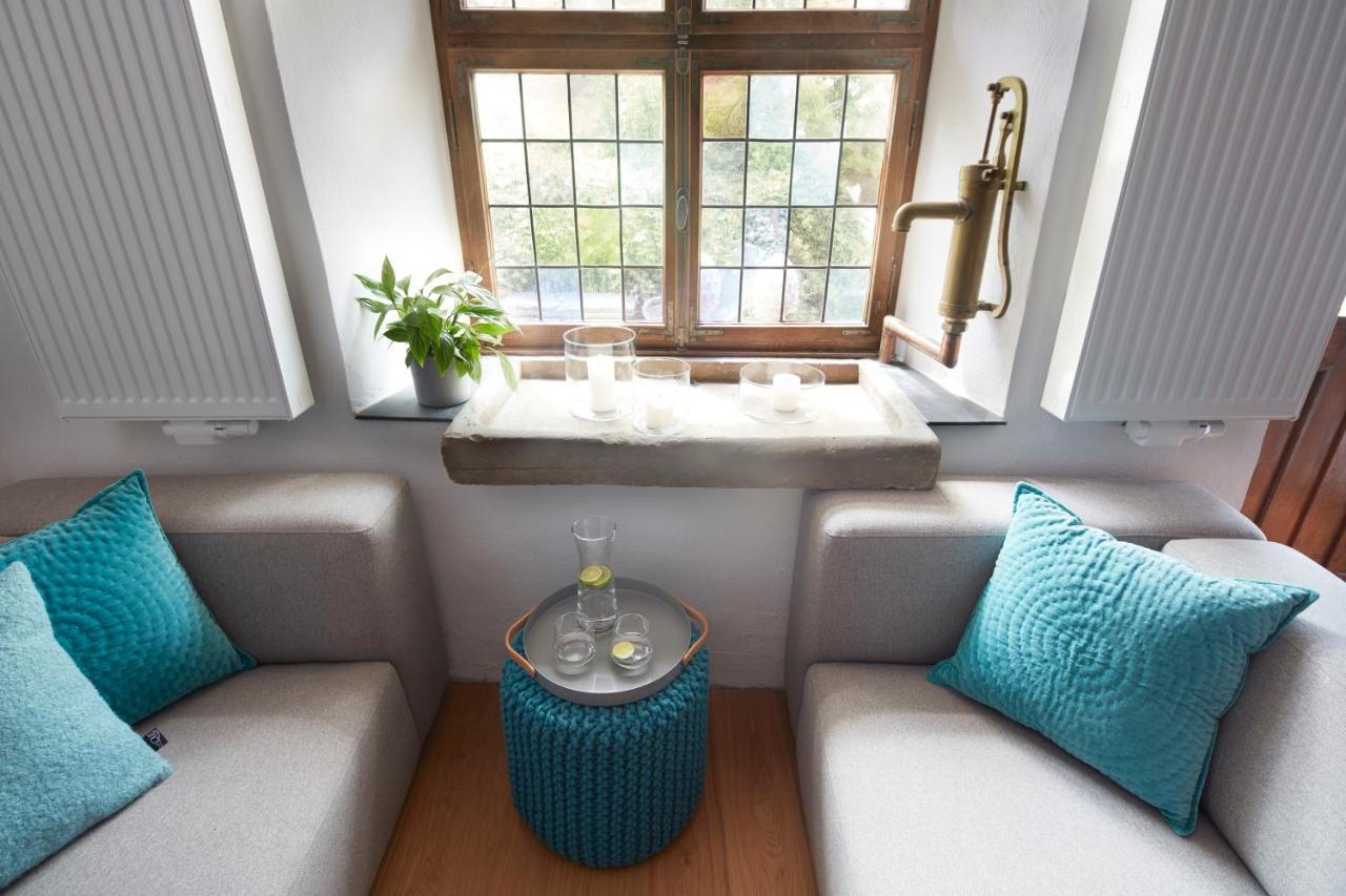 Seven-Bedroom House,1049759347:JPEG