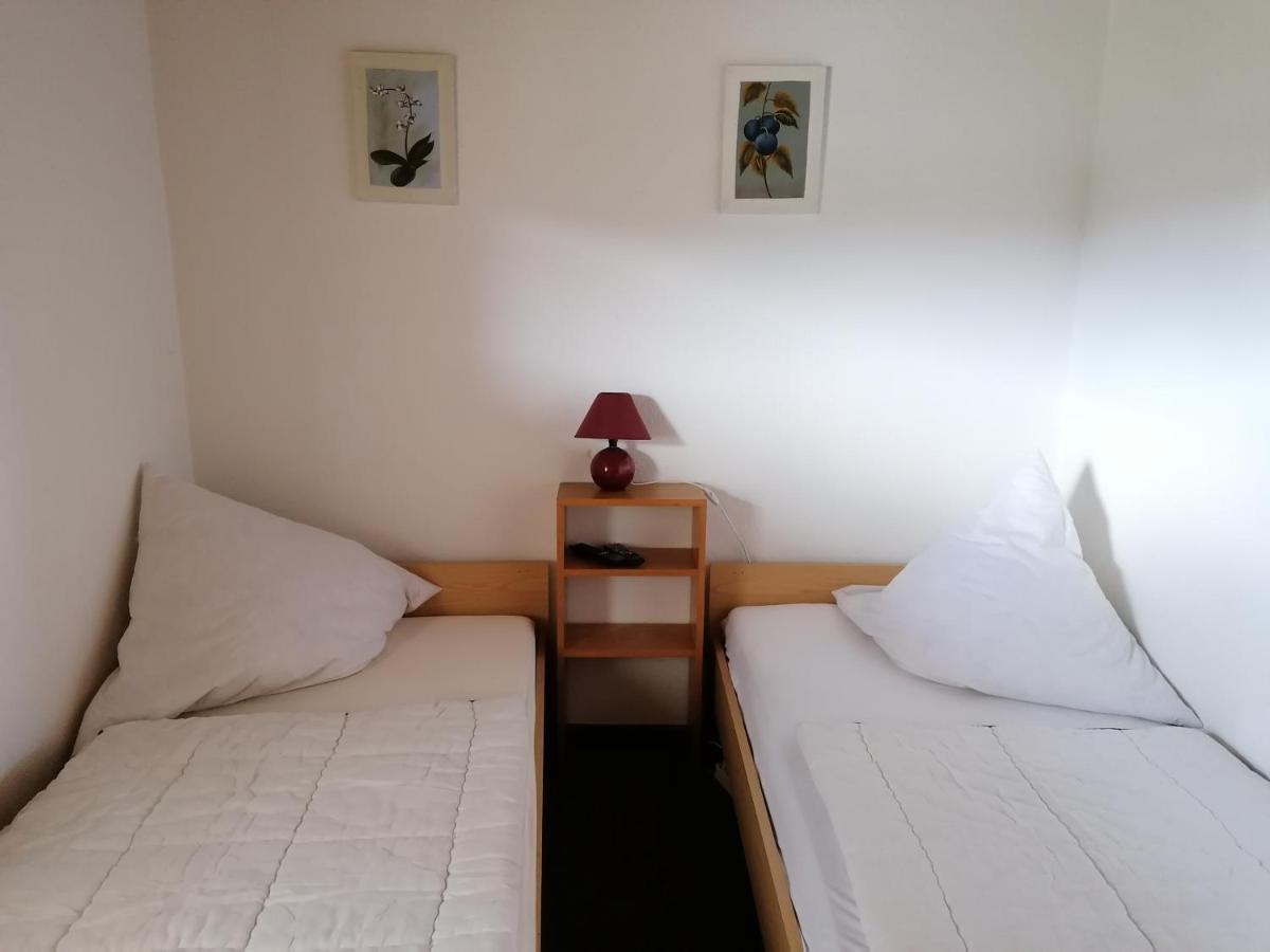 One-Bedroom House,1052154187:JPEG