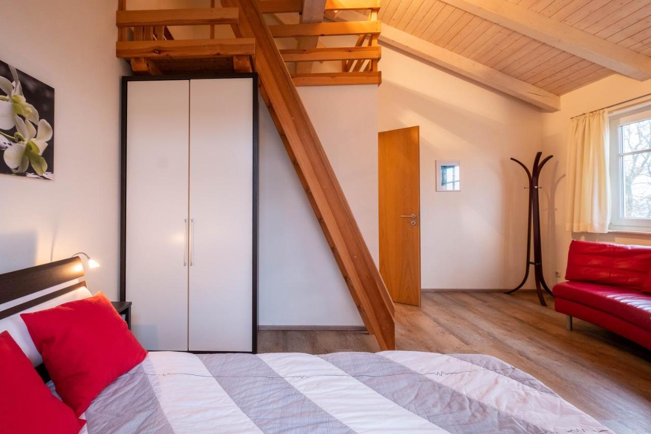 Three-Bedroom House,1061630899:JPEG