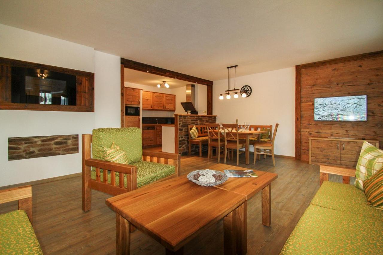 Three-Bedroom Apartment,1079253058:JPEG