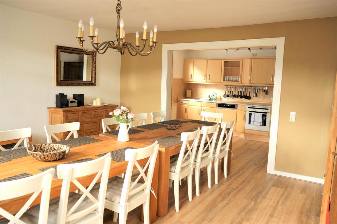 Seven-Bedroom House,1077955591:JPEG