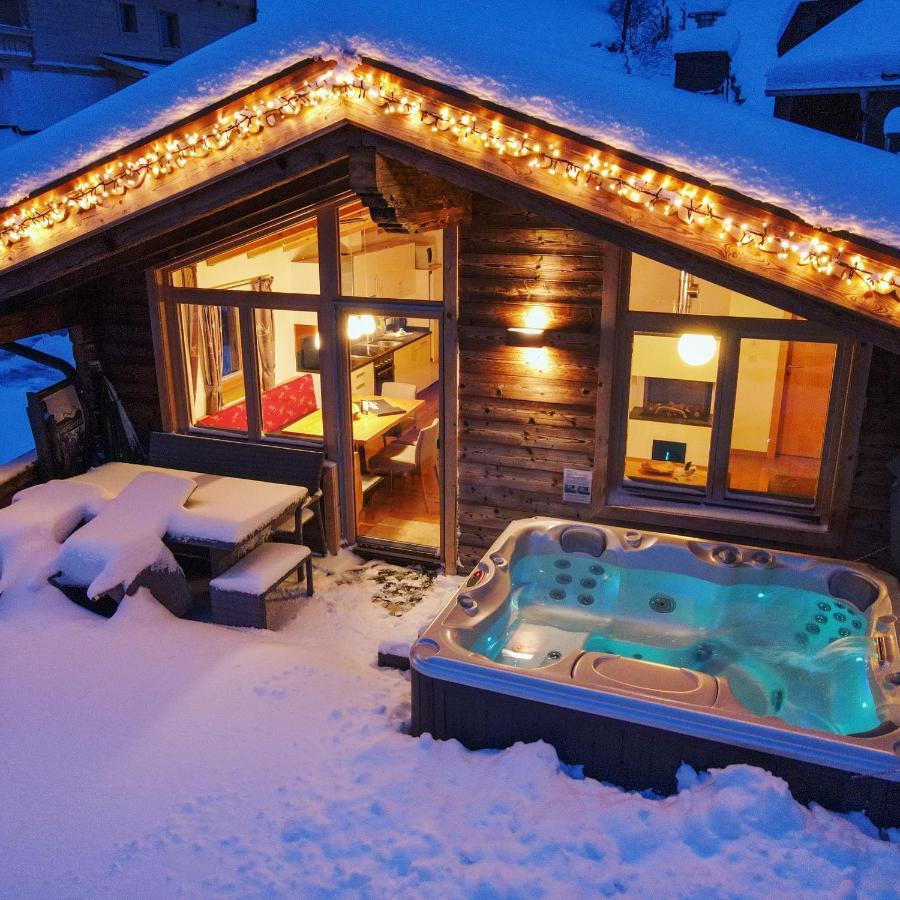 Deluxe Chalet Hot Tub Sauna,227371619:JPEG