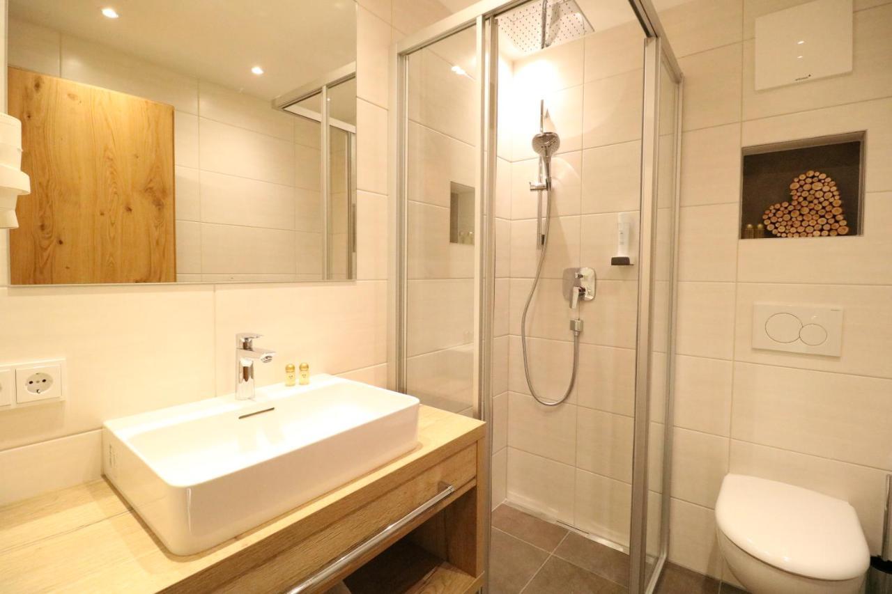 Single Room,1085103778:JPEG