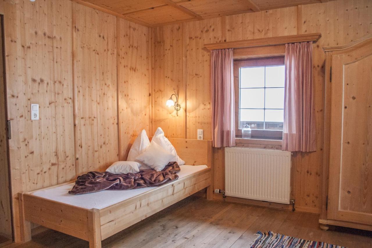 Seven-Bedroom House,1081928188:JPEG
