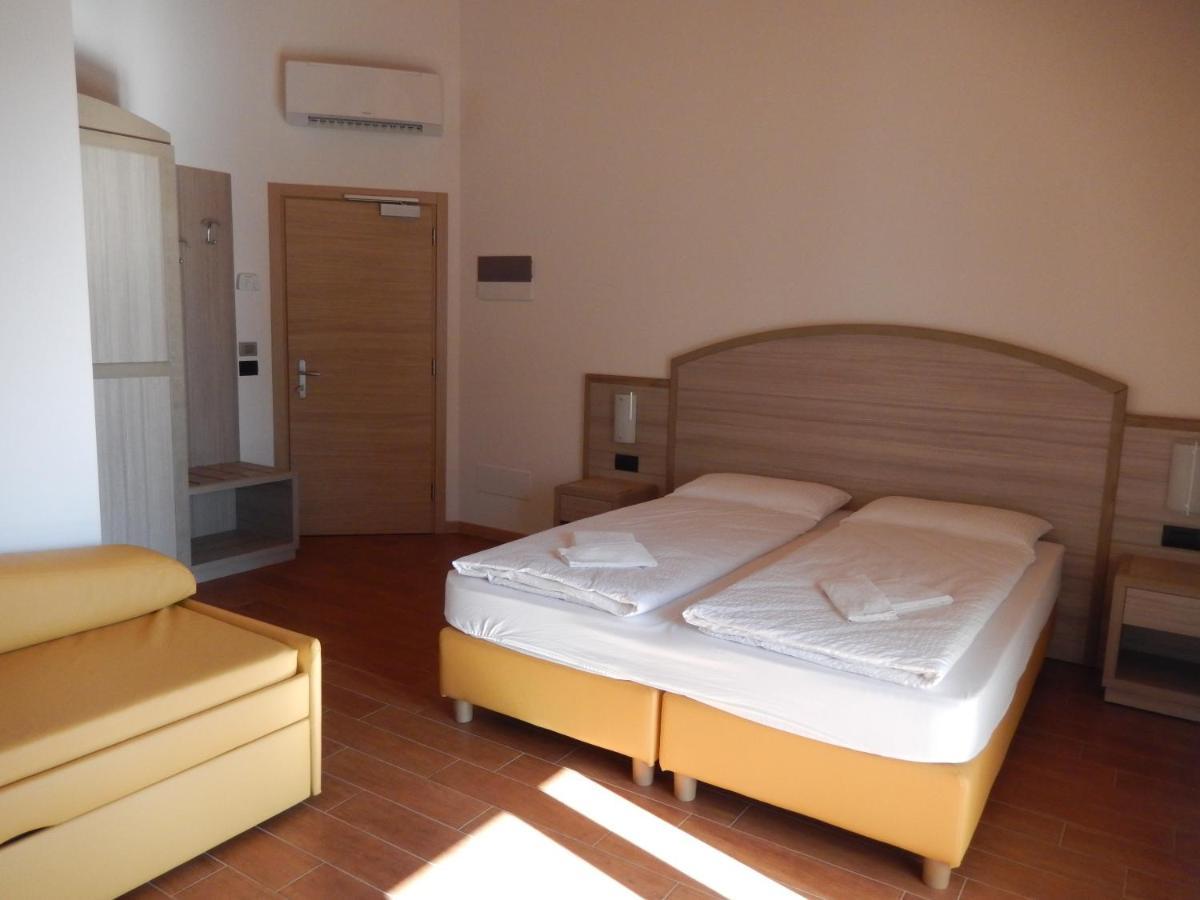 Family Room with Terrace,1588194075:JPEG