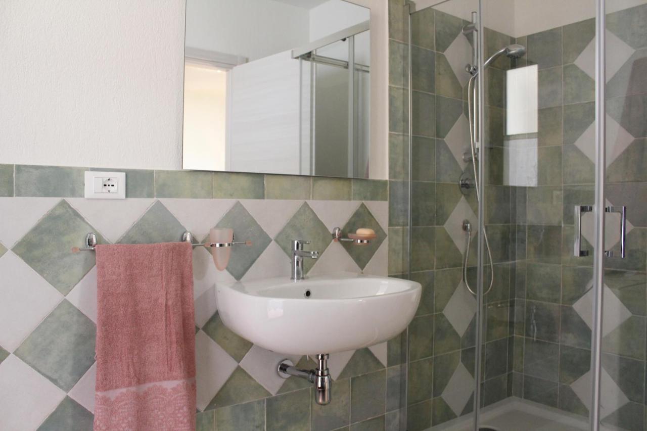 Three-Bedroom House,1092126756:JPEG