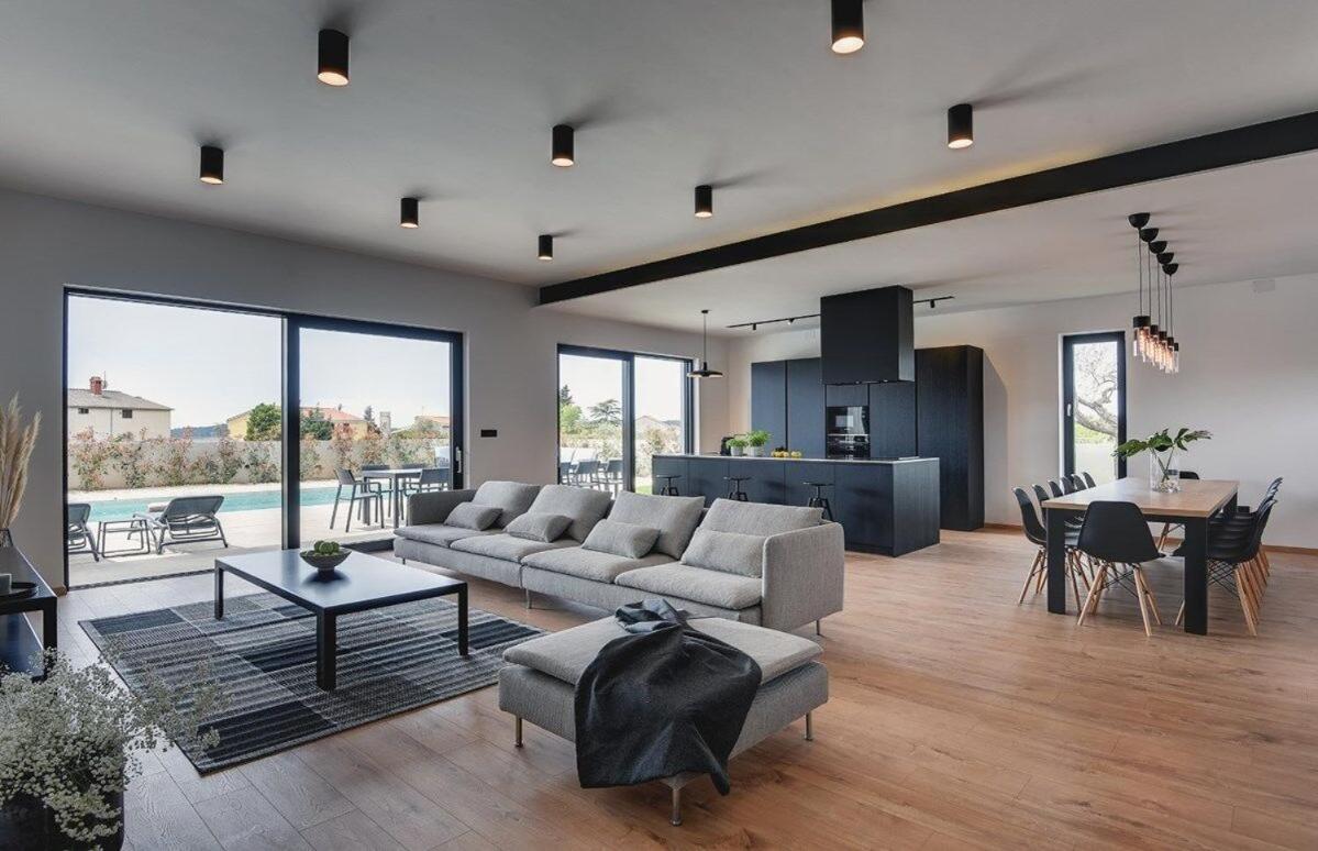 Seven-Bedroom Villa,1106159619:JPEG