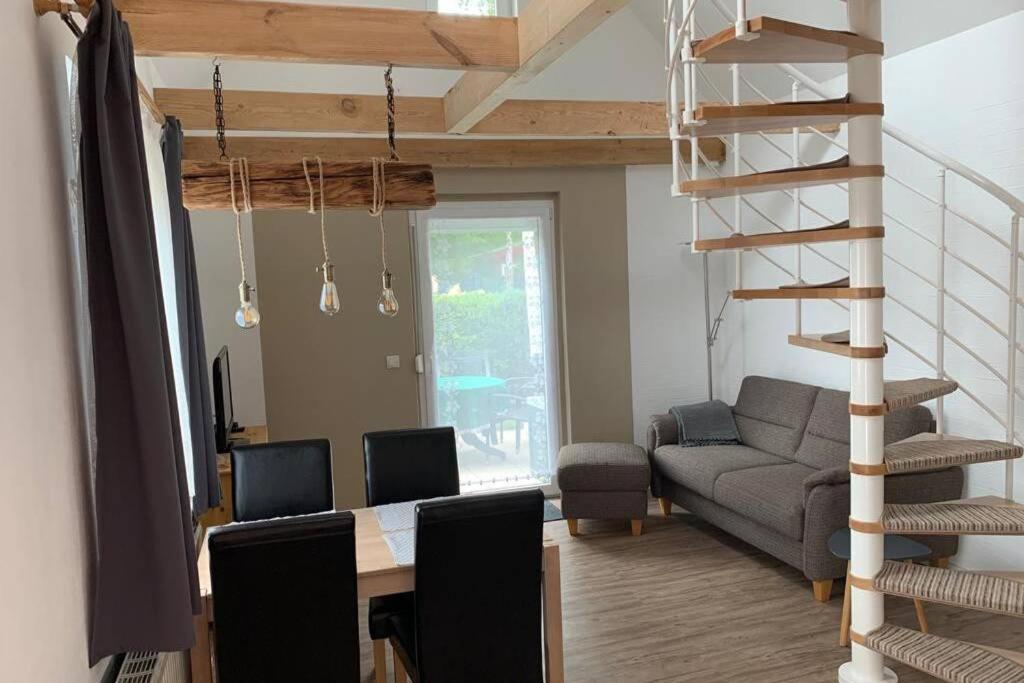Two-Bedroom House,1108458087:JPEG