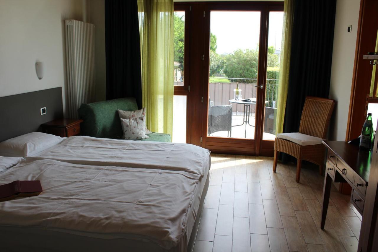 Family Room with Balcony,1109869140:JPEG