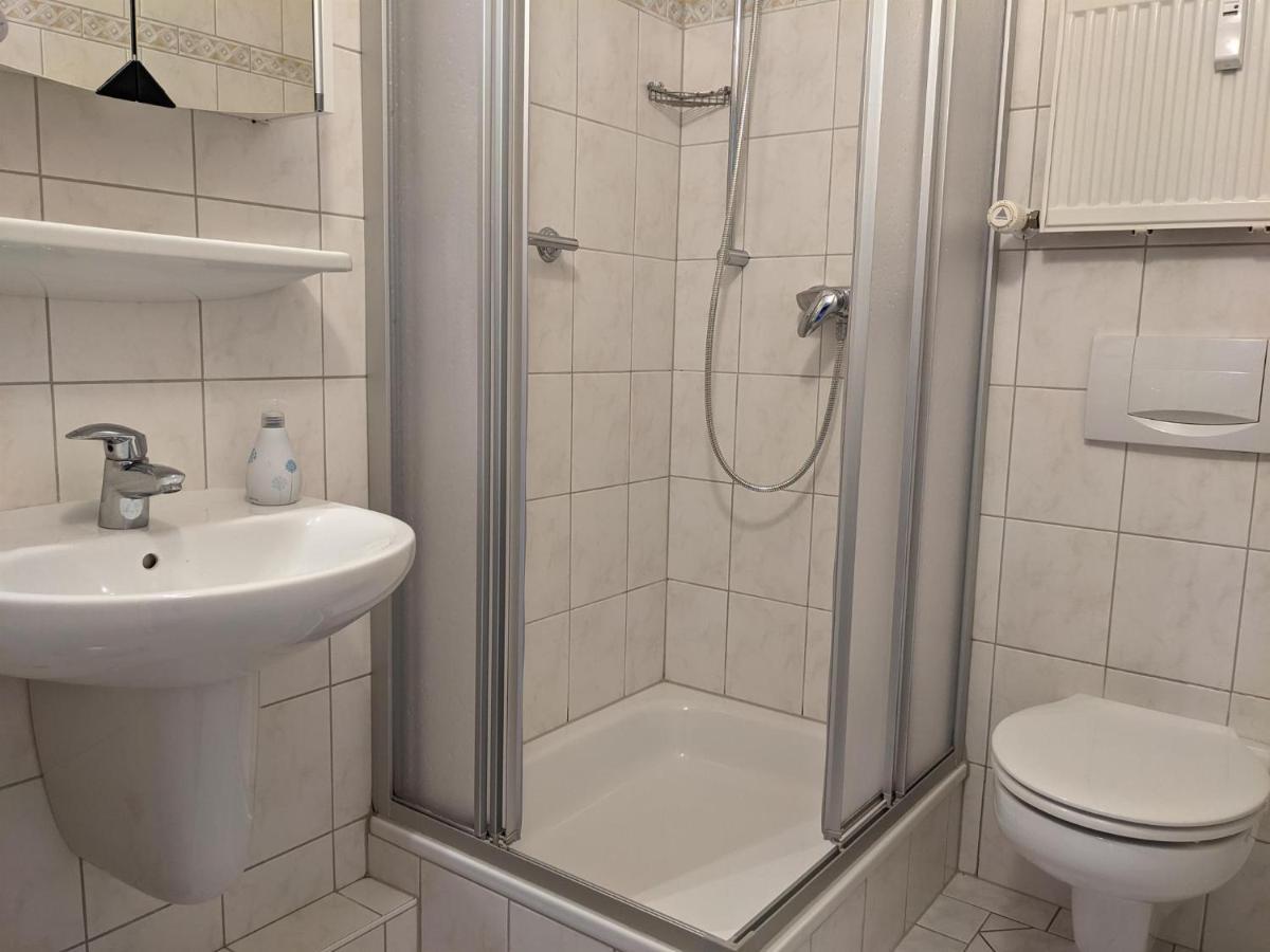 Apartment Shower,1123582683:JPEG