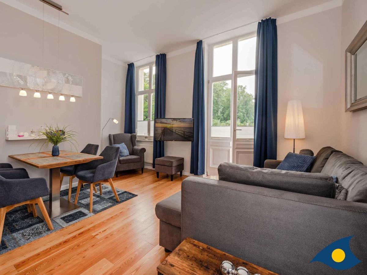 One-Bedroom Apartment Balcony,1125337728:JPEG