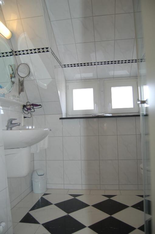 Double Room,1357674719:JPEG