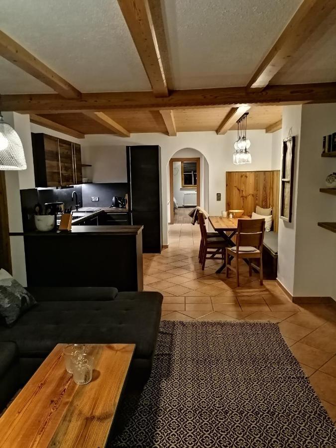 One-Bedroom Apartment Balcony,1174003248:JPEG