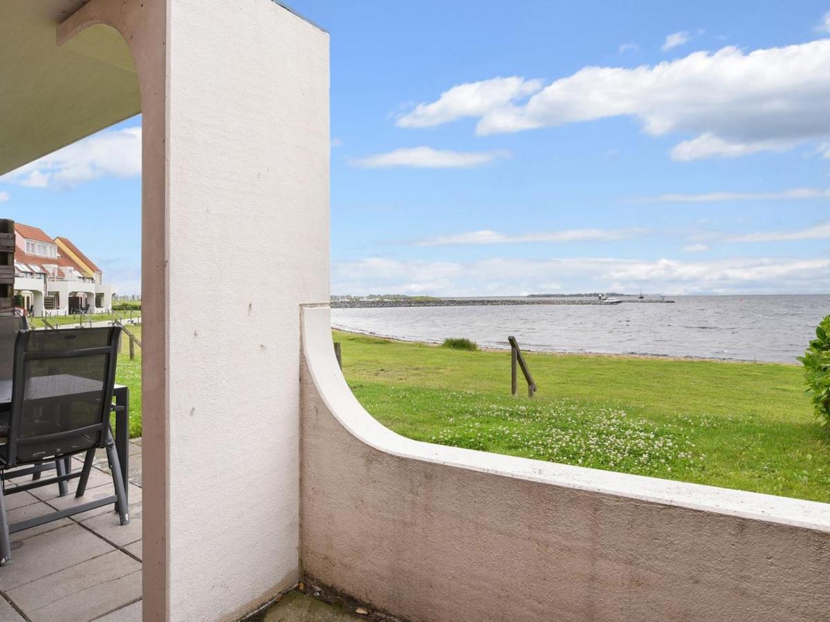 Comfort Two-Bedroom Apartment Lake View