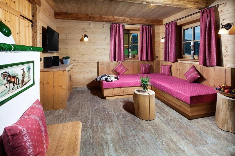 Holiday Home,1181942347:JPEG