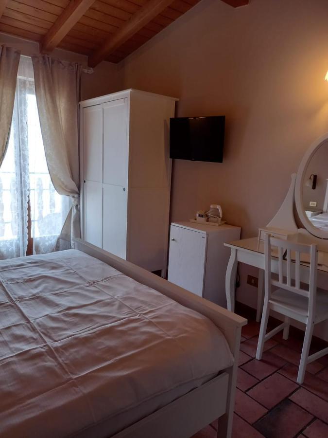 Double or Twin Room Lake View,1093721433:JPEG