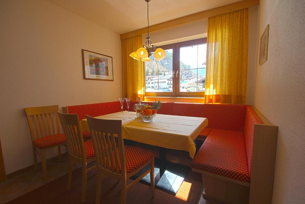 Two-Bedroom Apartment,68416217:JPEG