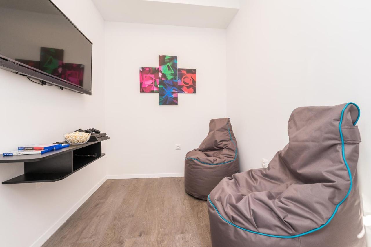 Three-Bedroom House,1240651600:JPEG