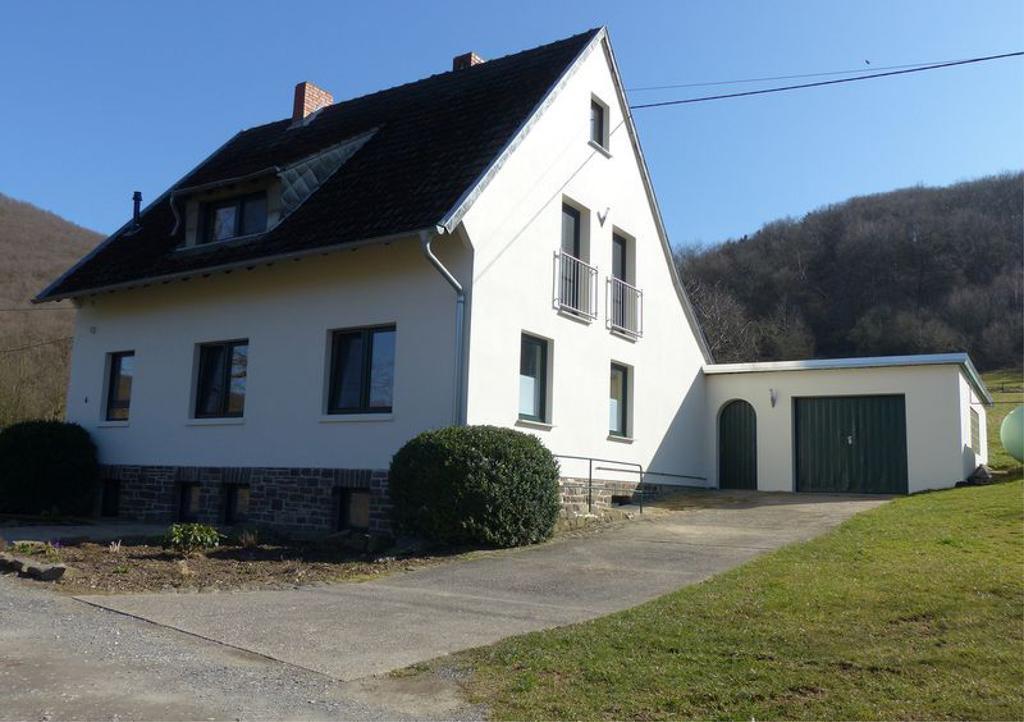 Three-Bedroom House,134641560:JPEG