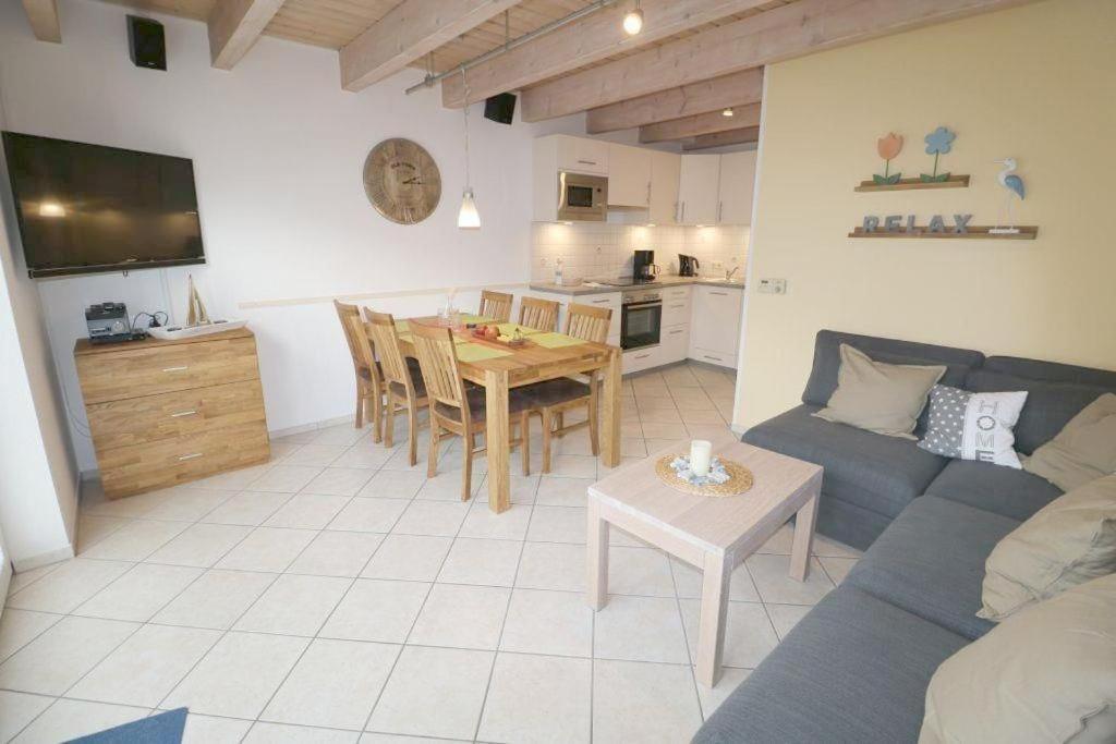 Three-Bedroom House,1291660543:JPEG