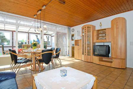 Three-Bedroom House,1316961769:JPEG
