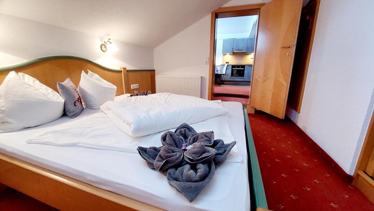 One-Bedroom Apartment,1324127569:JPEG