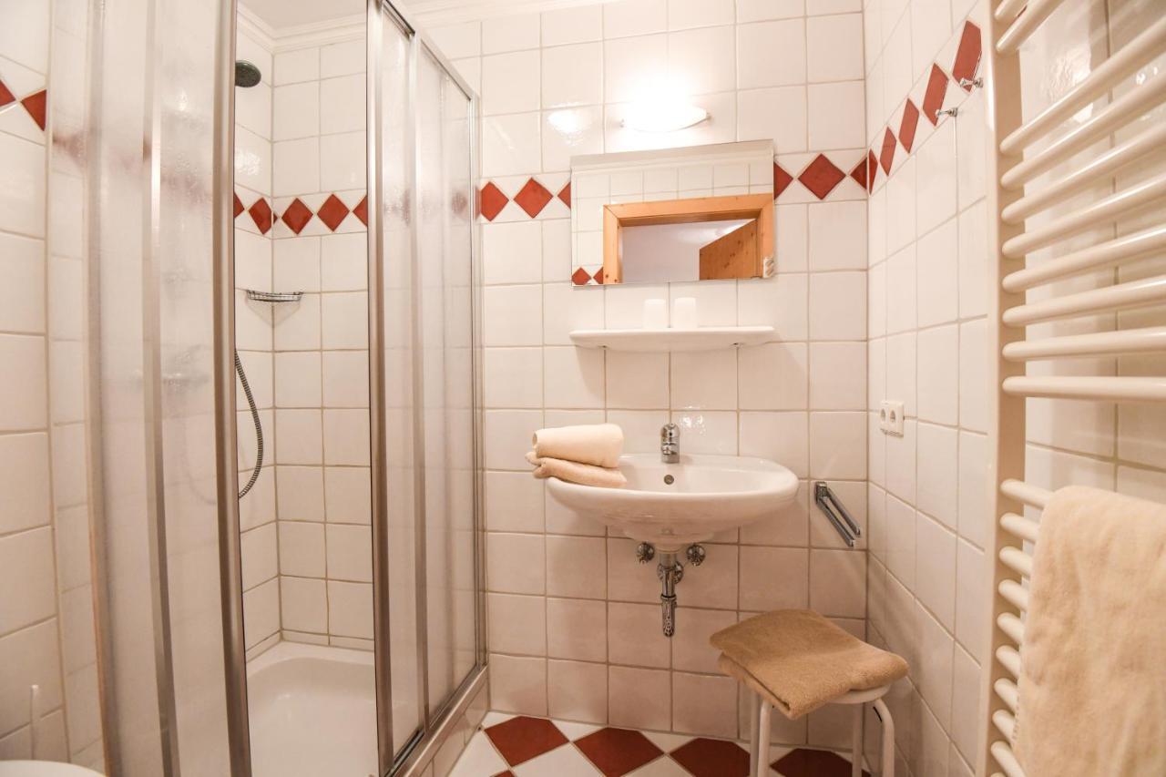 One-Bedroom Apartment,1332656378:JPEG