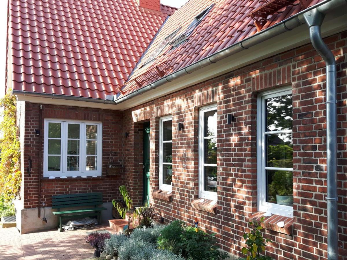 Three-Bedroom House,1334762075:JPEG