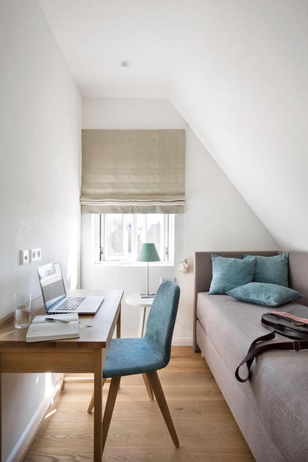 Holiday Home,1335278714:JPEG