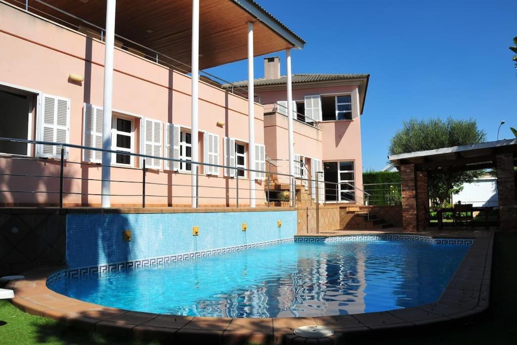 Five-Bedroom House,1340804456:JPEG