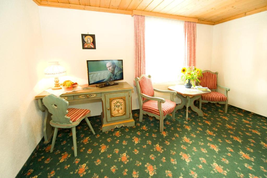 Double Room,1571290253:JPEG