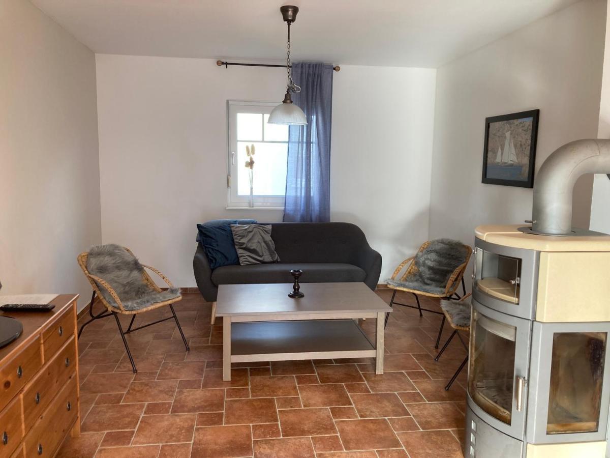 Three-Bedroom House,1352978632:JPEG