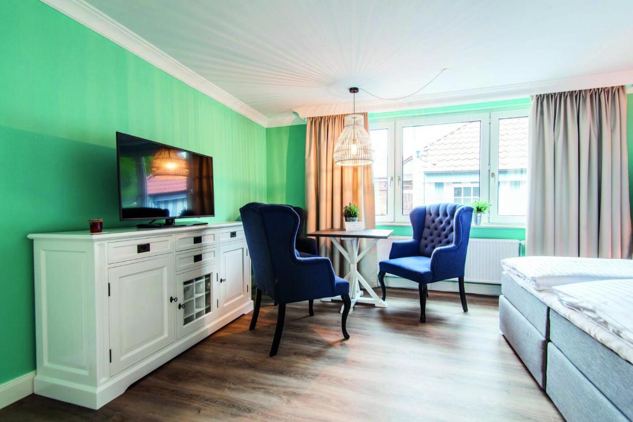 One-Bedroom Apartment,1359606983:JPEG