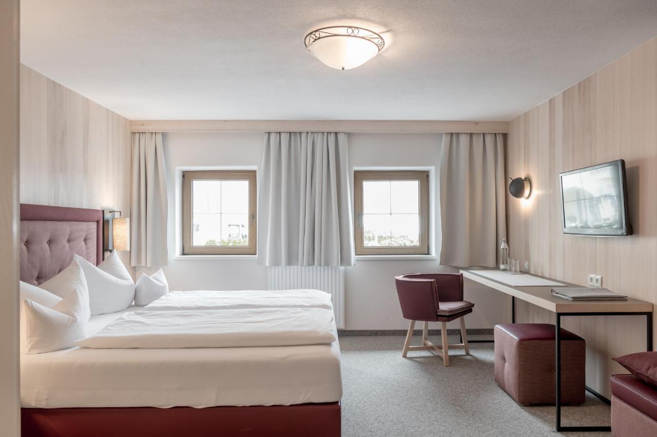 Small Double Room,266487857:JPEG