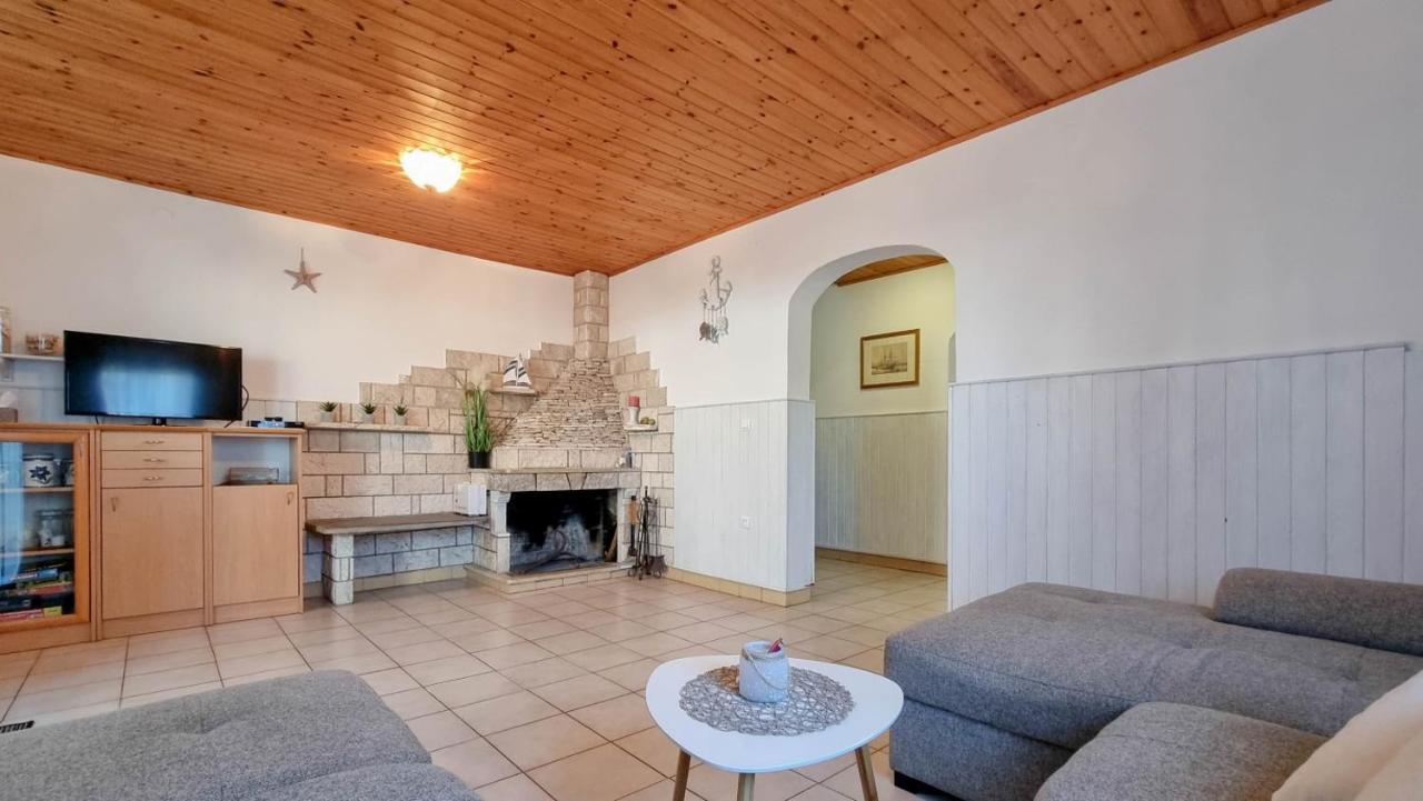 Three-Bedroom House,1372755551:JPEG