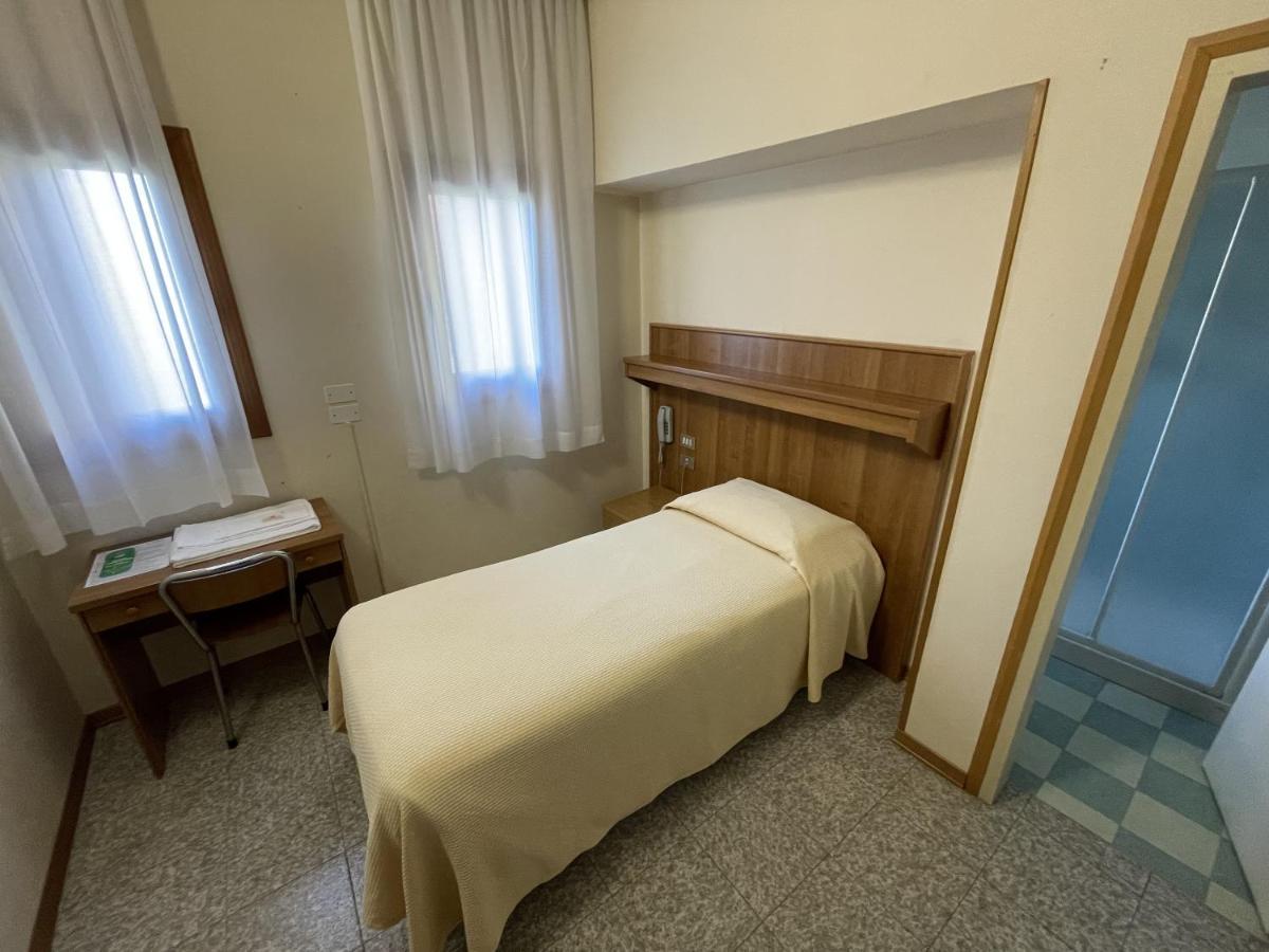 Single Room,1377874922:JPEG