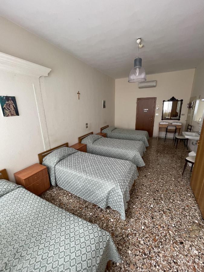 Vierbettzimmer mit privatem externen Bad