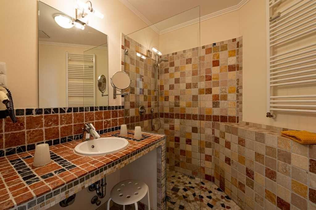 Two-Bedroom Apartment Balcony,1390869695:JPEG