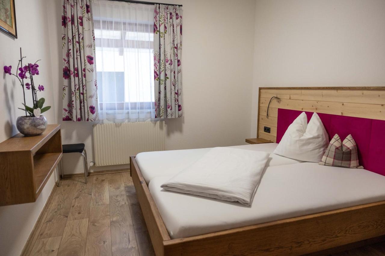 Basic Triple Room,894549880:JPEG