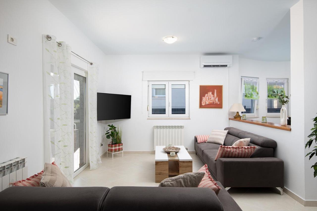 Three-Bedroom Villa,1424295525:JPEG