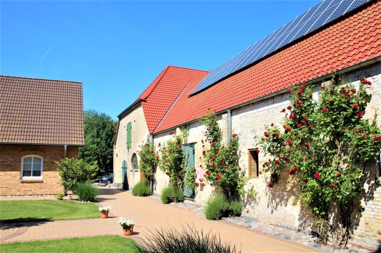 Holiday Home,1425616110:JPEG