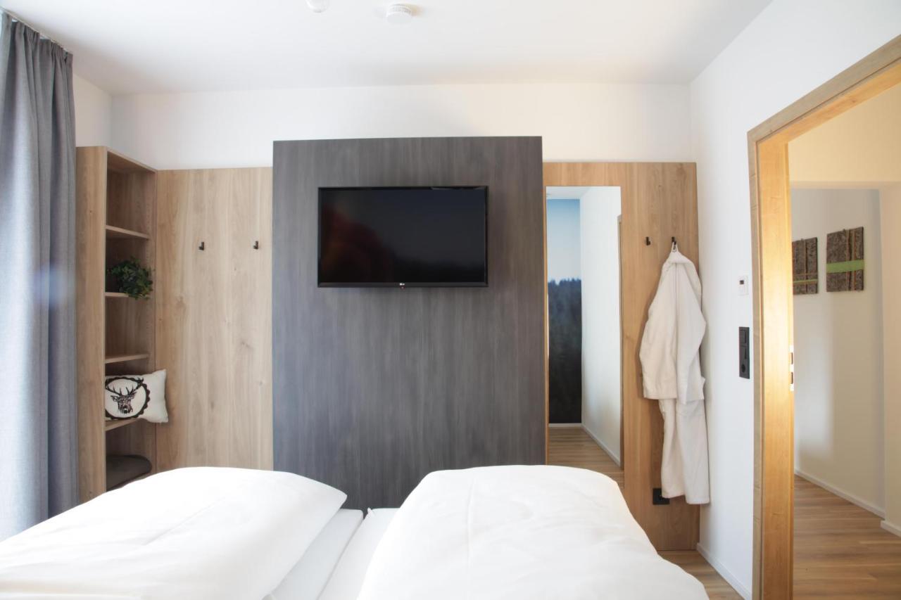 One-Bedroom Apartment,1464869509:JPEG