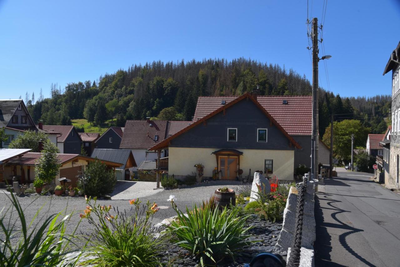 Three-Bedroom House,1486782265:JPEG