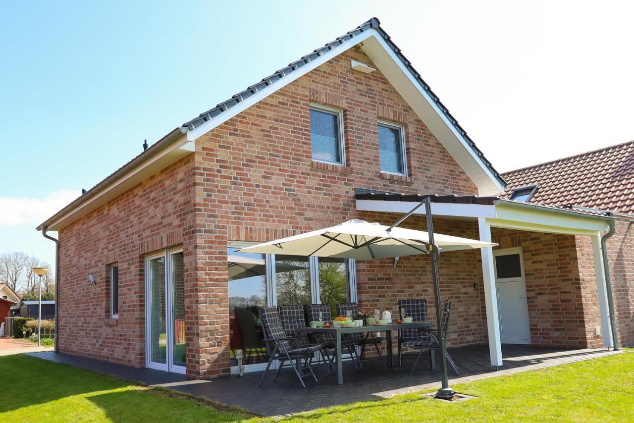 Three-Bedroom House,1493685610:JPEG