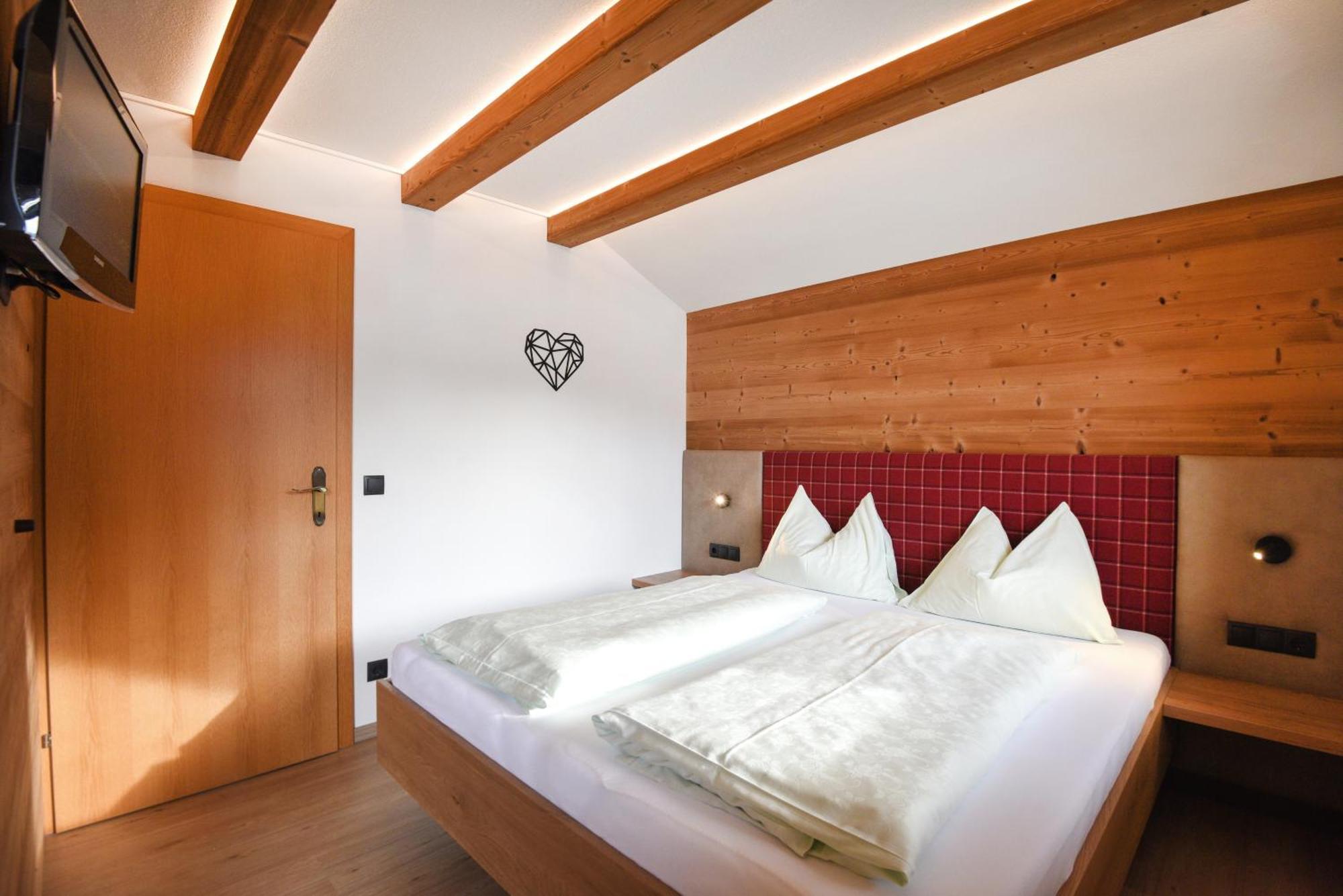 Two-Bedroom Apartment Balcony,1499698042:JPEG