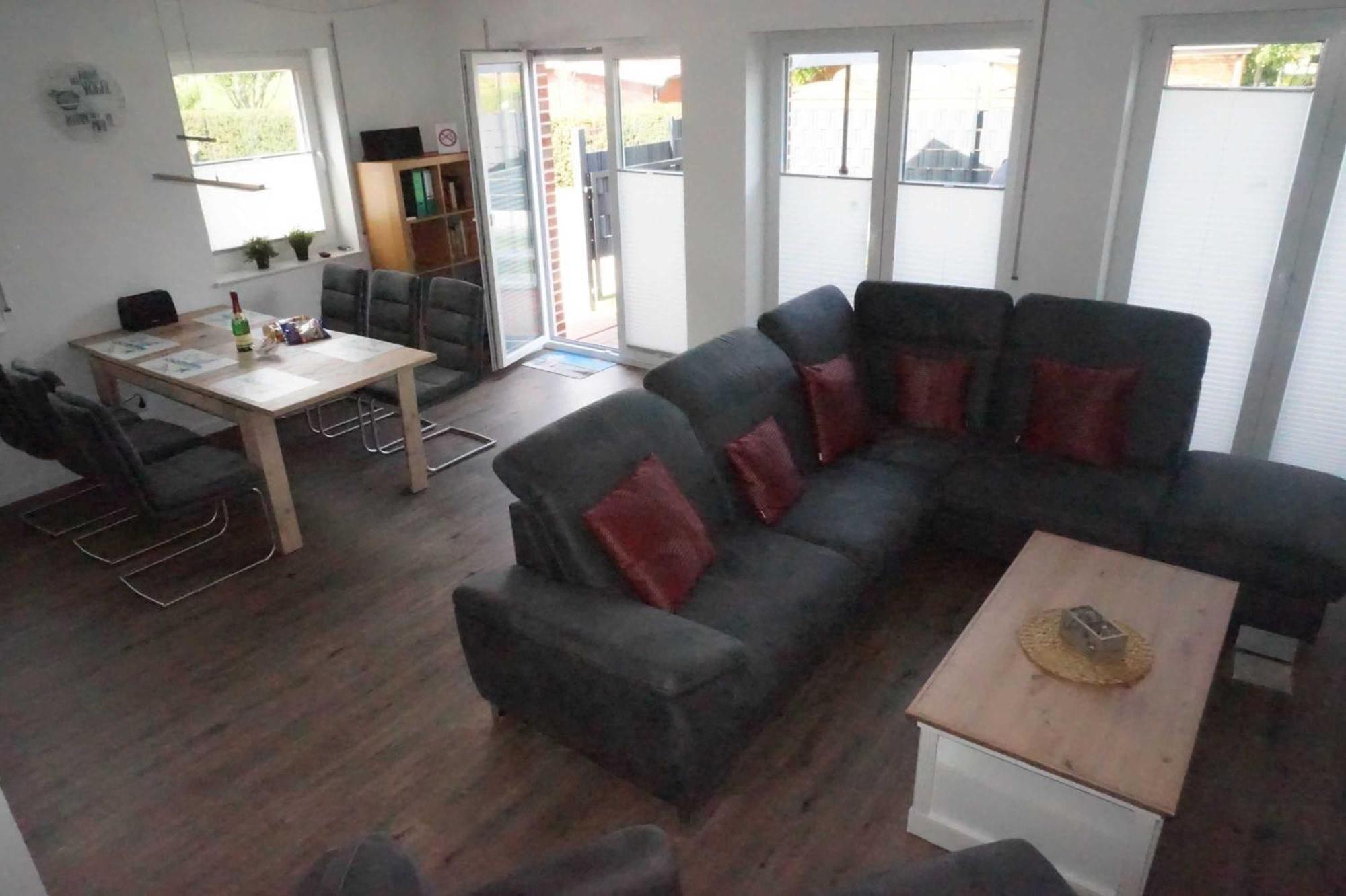 Three-Bedroom House,1514739145:JPEG