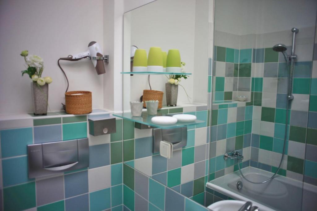 Family Room,15210352:JPEG