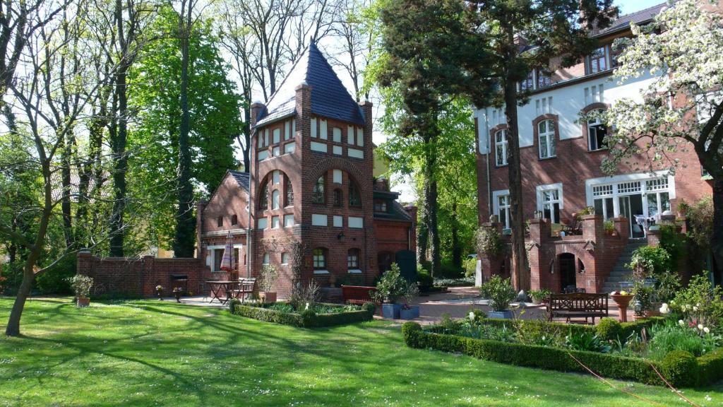 Cottage (2-5 adults),759090787:JPEG